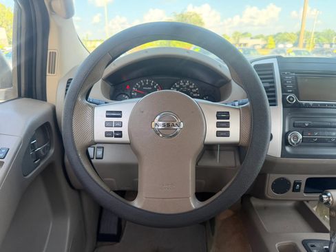 Used 2015 Nissan Frontier SV RWD image 13