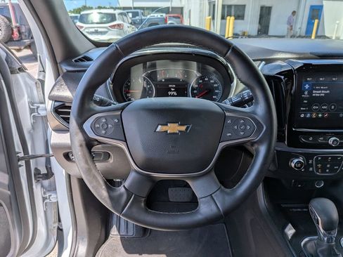 Used 2023 Chevrolet Traverse LT FWD image 15