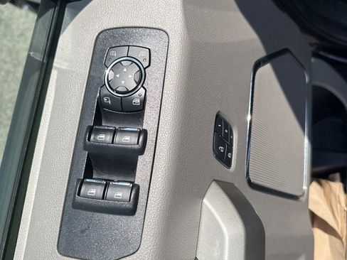 Used 2018 Ford F150 Lariat w/ Equipment Group 502A Luxury AWD/4WD image 19