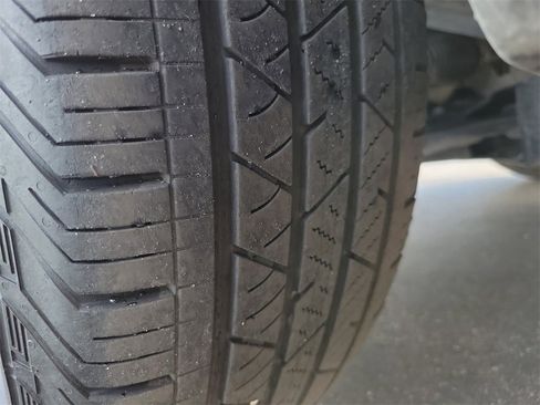 Used 2023 Kia Sorento LX image 29