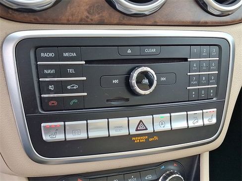 Used 2019 Mercedes-Benz GLA 250 4MATIC w/ Premium Package image 18