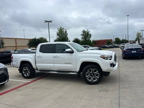 Used 2017 Toyota Tacoma Limited w/ Tow Package RWD image 2