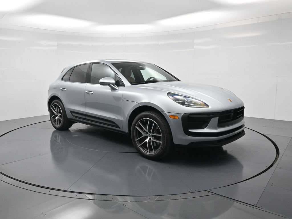 Certified 2023 Porsche Macan AWD/4WD image 32