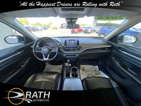 Used 2024 Nissan Altima 2.5 SR FWD image 17