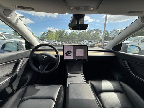 Used 2021 Tesla Model Y Long Range image 18