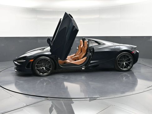Used 2020 McLaren 720S Spider image 35