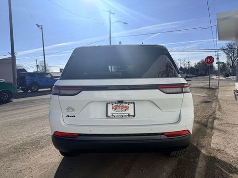 New 2026 Jeep Grand Cherokee Laredo image 5