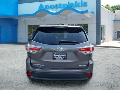 Used 2015 Toyota Highlander XLE AWD/4WD image 4