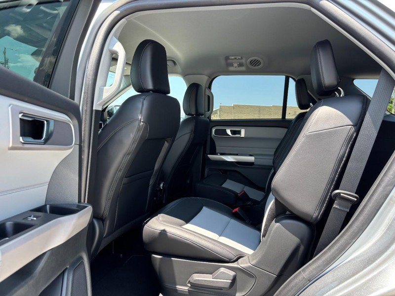 Used 2024 Ford Explorer XLT w/ Equipment Group 202A AWD/4WD image 14