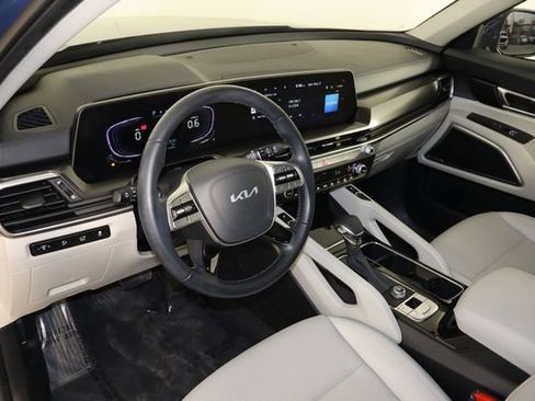 Used 2025 Kia Telluride S FWD image 28