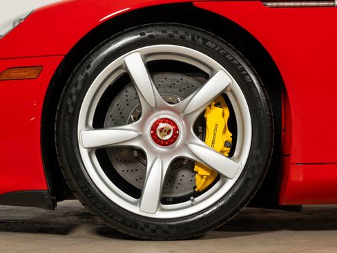 Used 2004 Porsche Carrera GT RWD image 41