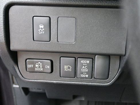 Used 2020 Toyota Tacoma TRD Off-Road w/ Technology Package AWD/4WD image 20