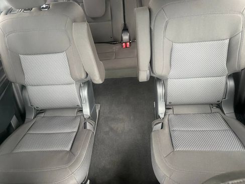 Used 2024 Ford Explorer XLT AWD/4WD image 32
