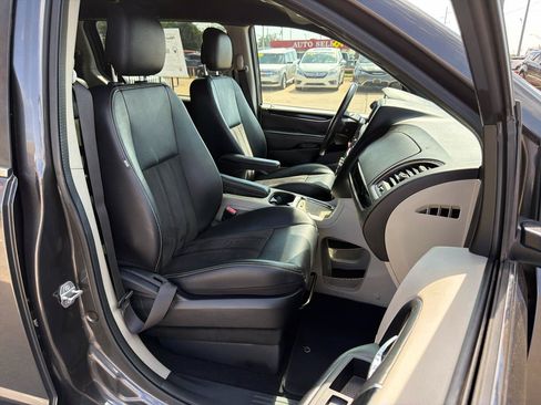 Used 2020 Dodge Grand Caravan SXT FWD image 23