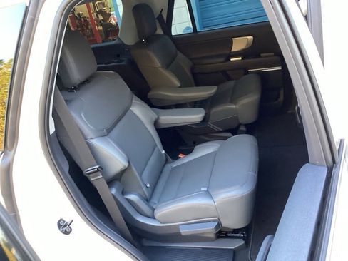 New 2025 Ford Expedition Active image 41