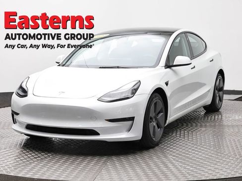 Used 2023 Tesla Model 3 Standard Range image 1