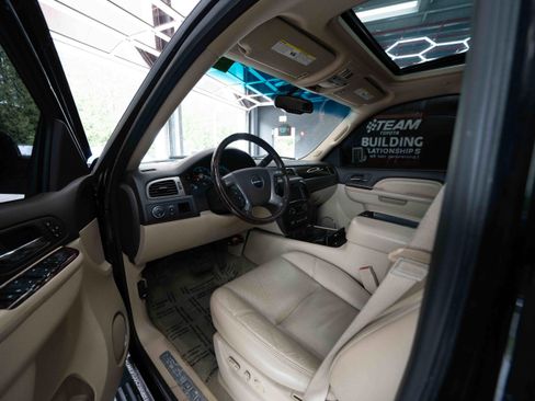 Used 2013 GMC Yukon XL Denali AWD/4WD image 8