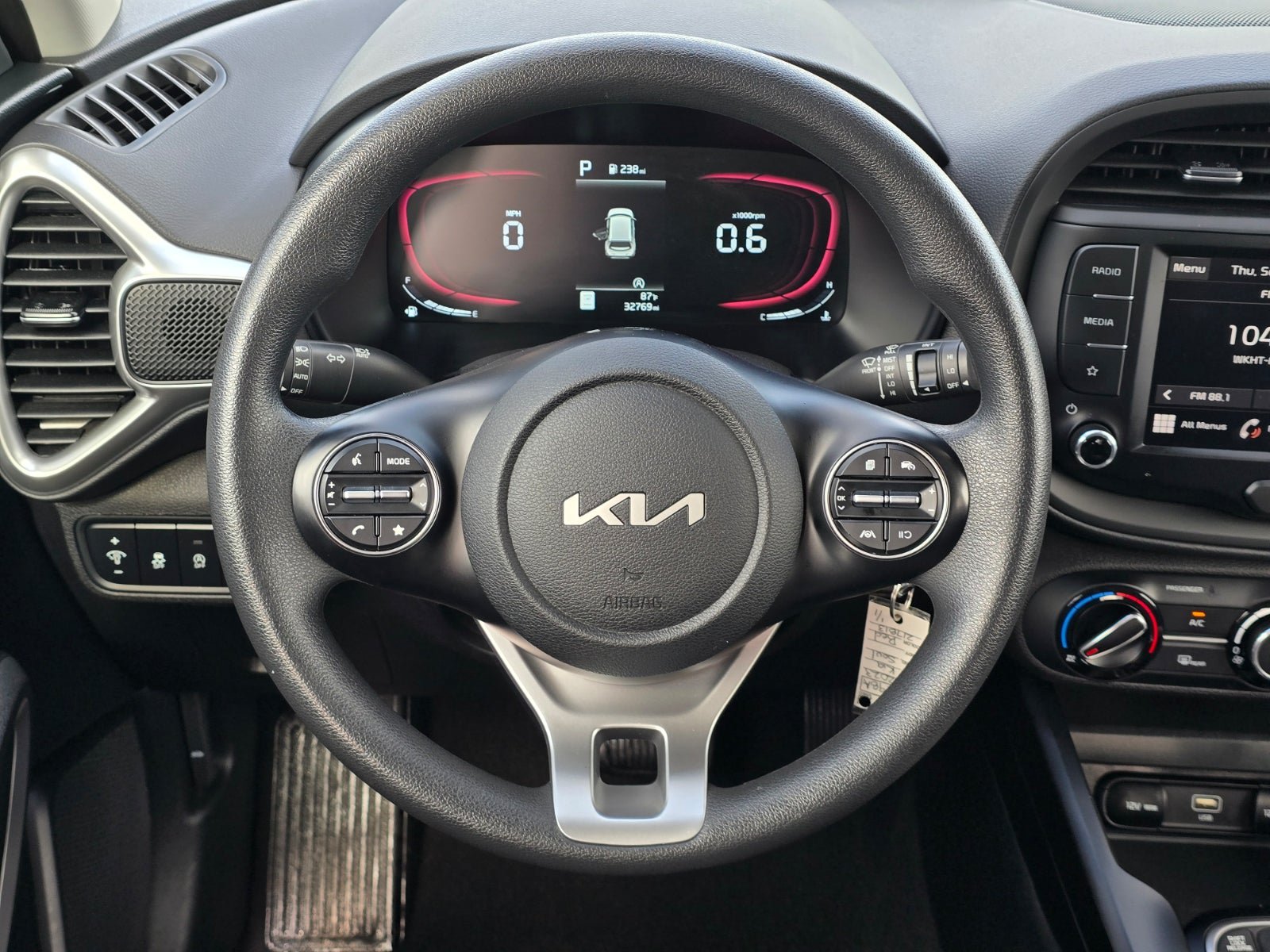 Used 2023 Kia Soul LX FWD image 14