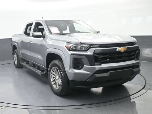 Used 2025 Chevrolet Colorado LT RWD image 9