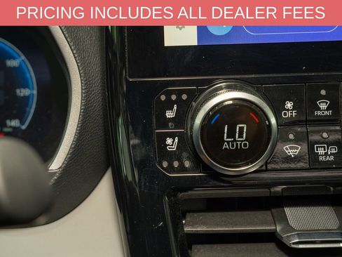 Used 2023 Toyota Highlander Limited FWD image 17