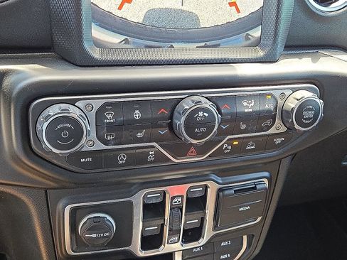 Used 2021 Jeep Wrangler Unlimited Sahara AWD/4WD image 27