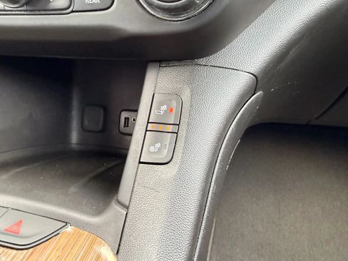Used 2019 GMC Acadia SLE AWD/4WD image 21