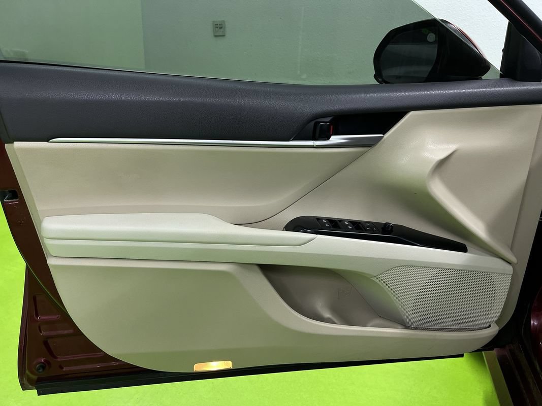 Used 2018 Toyota Camry LE FWD image 15