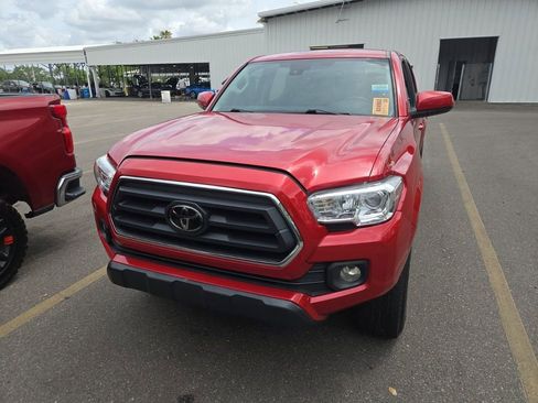 Used 2022 Toyota Tacoma SR5 RWD image 2