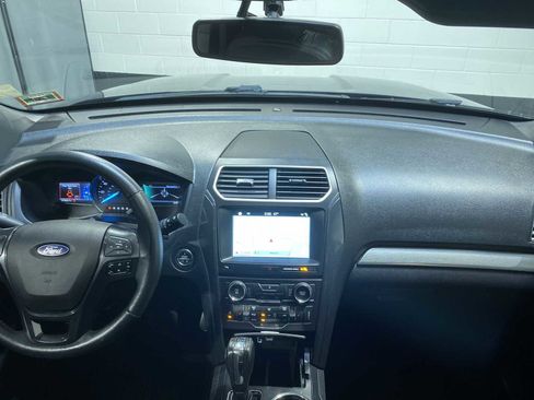 Used 2018 Ford Explorer XLT w/ Equipment Group 202A image 10