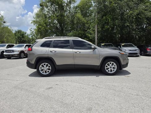 Certified 2018 Jeep Cherokee Latitude AWD/4WD image 3
