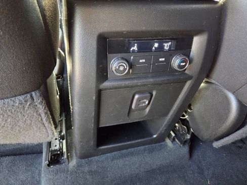 Certified 2023 Chevrolet Traverse LT FWD image 18