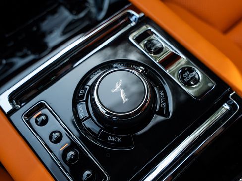 Used 2025 Rolls-Royce Cullinan image 35