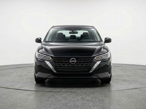 Used 2025 Nissan Sentra SV image 2