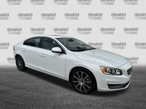 Used 2018 Volvo S60 T5 Inscription image 2