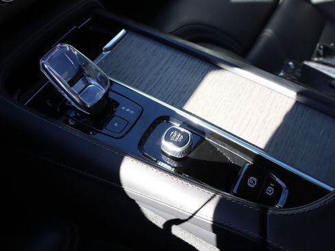 Used 2023 Volvo XC90 B6 Ultimate w/ Protection Package Premier image 28