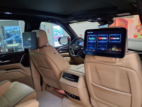 Used 2024 Cadillac Escalade ESV Premium Luxury RWD image 15
