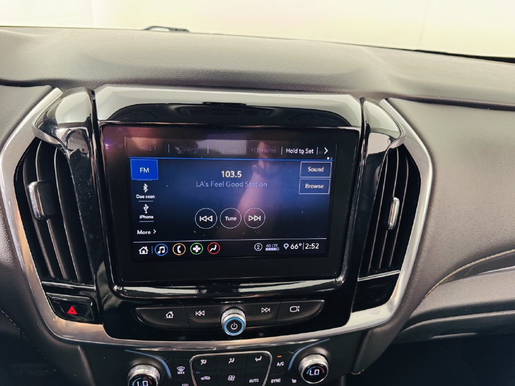 Used 2020 Chevrolet Traverse LT FWD image 3