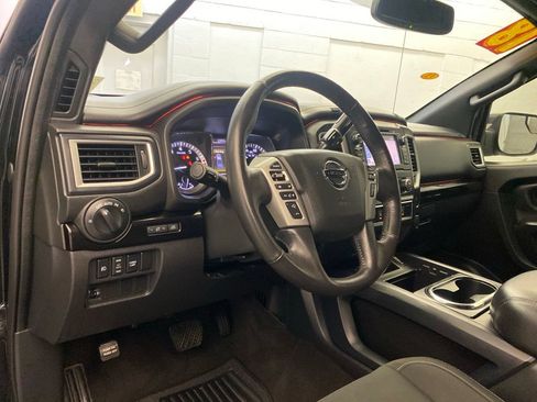 Used 2018 Nissan Titan SV w/ SV Convenience Package RWD image 18