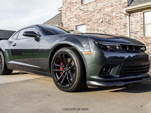 Used 2015 Chevrolet Camaro SS w/ SS Performance Package RWD image 12