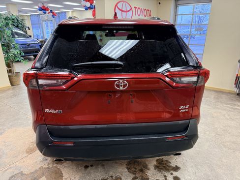 Used 2025 Toyota RAV4 XLE w/ Convenience Package image 9