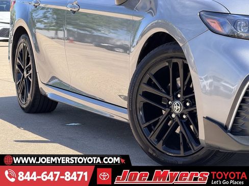 Used 2025 Toyota Camry SE w/ Convenience Package image 12