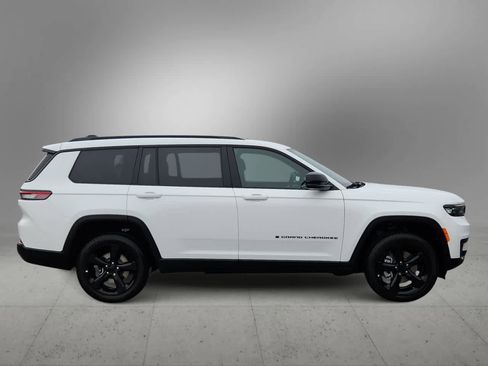 Used 2025 Jeep Grand Cherokee L Laredo image 10
