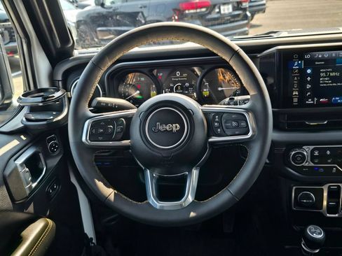 Used 2024 Jeep Wrangler Unlimited Sahara w/ Technology Group AWD/4WD image 18