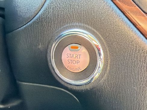 Used 2017 Nissan Pathfinder Platinum w/ Family Entertainment Package image 25