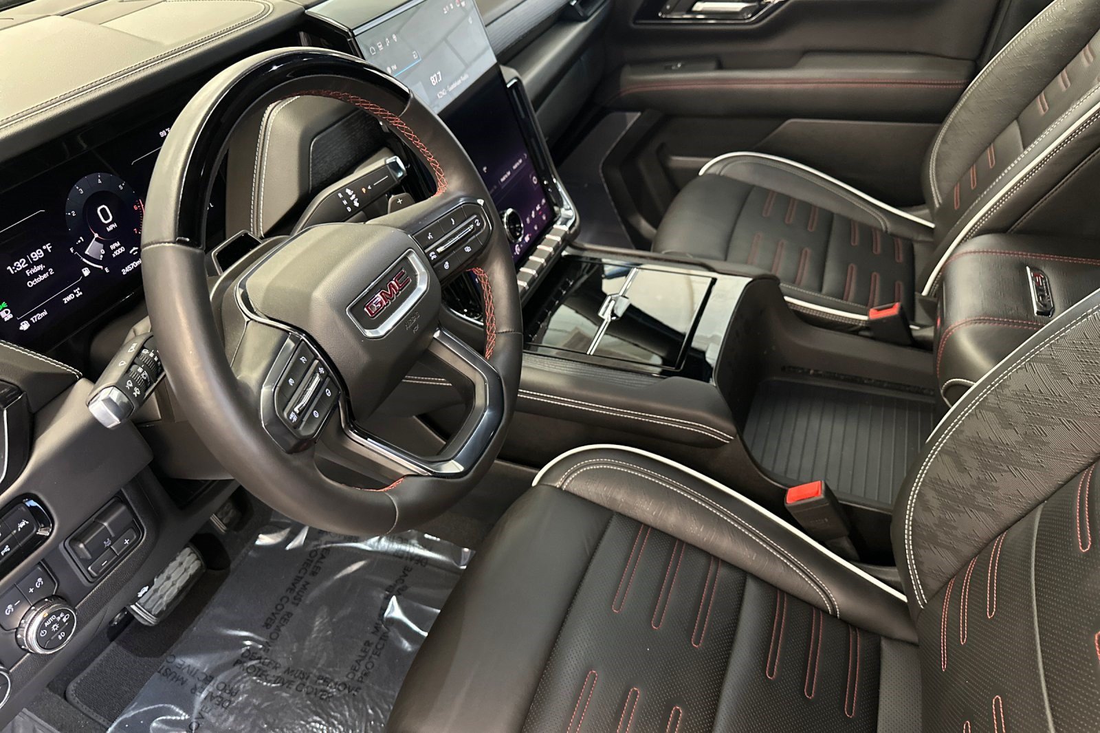 Used 2025 GMC Yukon AT4 Ultimate w/ LPO, AT4 Appearance Package AWD/4WD image 4