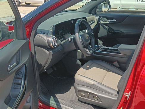 Used 2025 Chevrolet Equinox LT w/ Convenience Package II FWD image 4