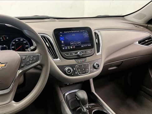 Used 2021 Chevrolet Malibu LT FWD image 5
