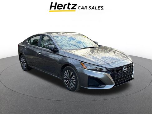 Used 2025 Nissan Altima 2.5 SV image 1