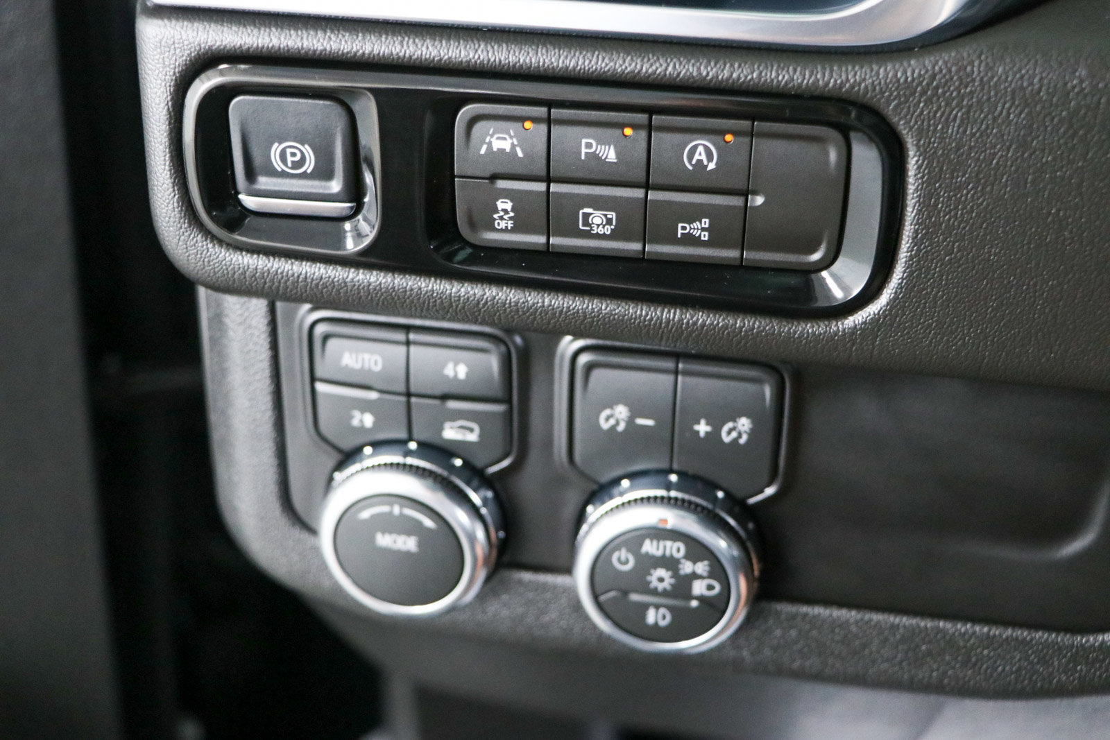 Used 2026 GMC Yukon Denali w/ Sun & Power Step Package AWD/4WD image 23