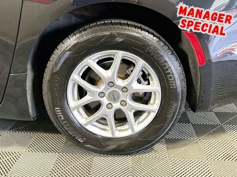 Used 2023 Chrysler Pacifica Touring-L FWD image 29